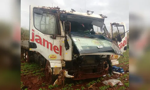 Caminhão de empresa de bebidas capota entre Bom Sucesso e São Pedro do Ivaí