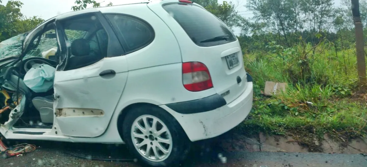 Acidente envolve  Renault Scenic de Apucarana e deixa mulher ferida - Foto: Reprodução/Whatsapp