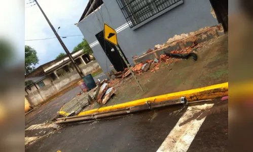 
							Assaltantes são presos após sofrerem acidente em frente a delegacia
						
						