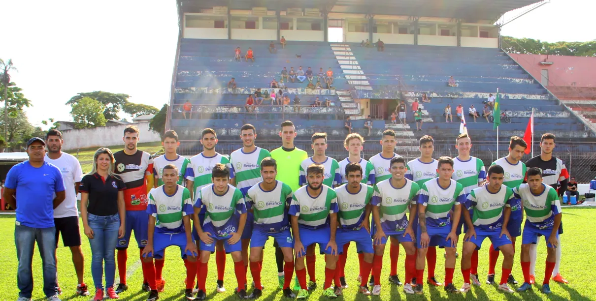 Time de futebol de campo de Apucarana já venceu dois amistosos |  Foto: www.oeporte.com.br