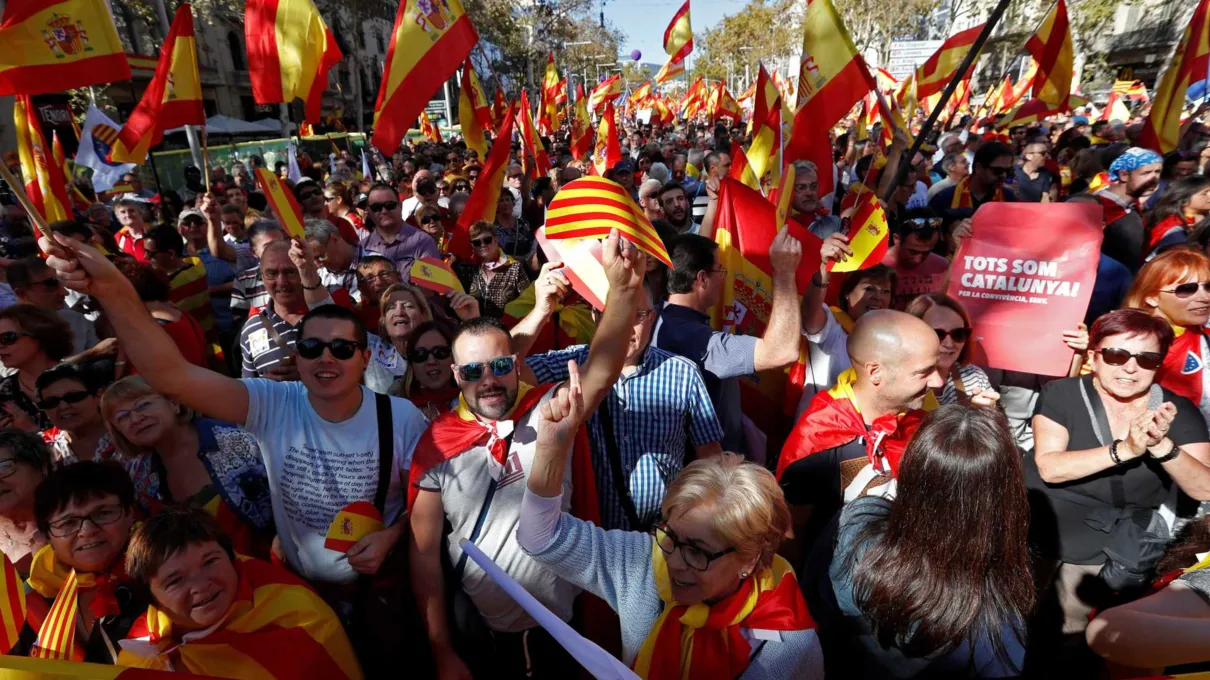 Cartazes destacam 'orgulho de ser catalão', mas pedem a permanência da região na Espanha. Foto - reprodução Noticia Minuto a Minuto