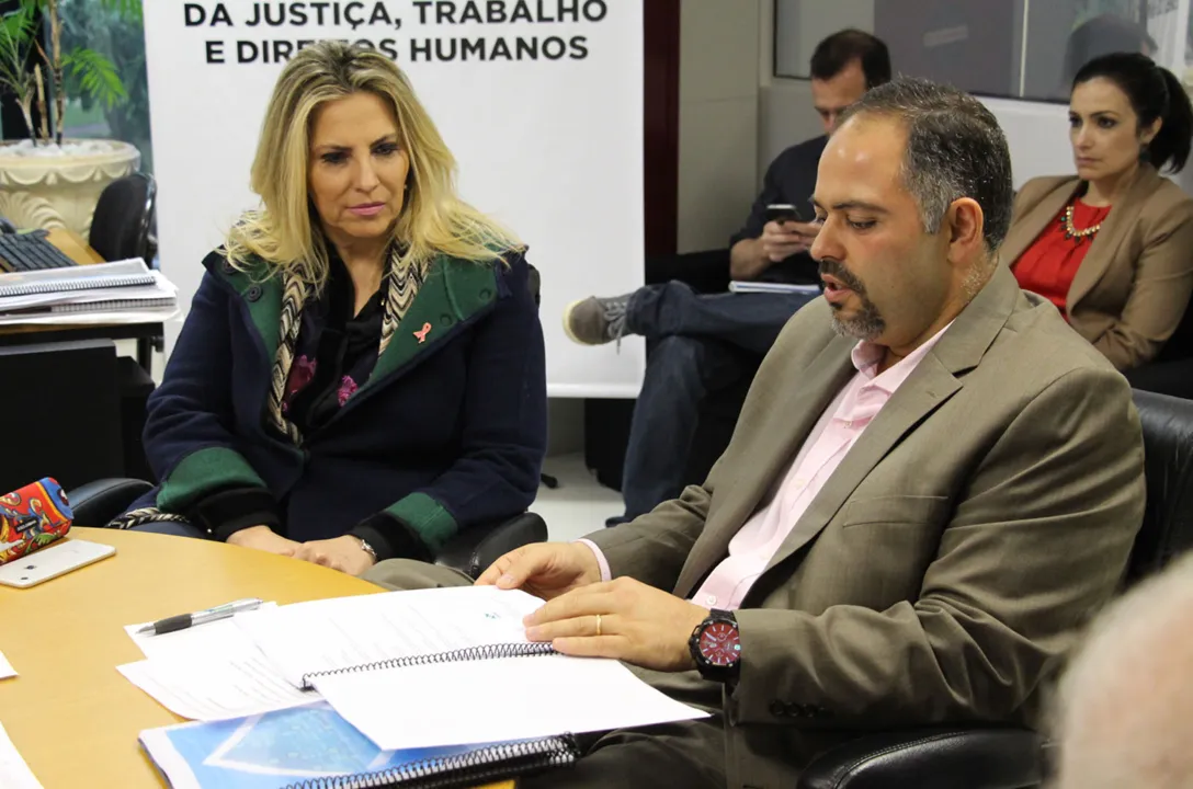 Artagão Júnior apresenta relatório de ações à Cida Borghetti
