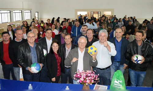 Apaes da região recebem materiais esportivos