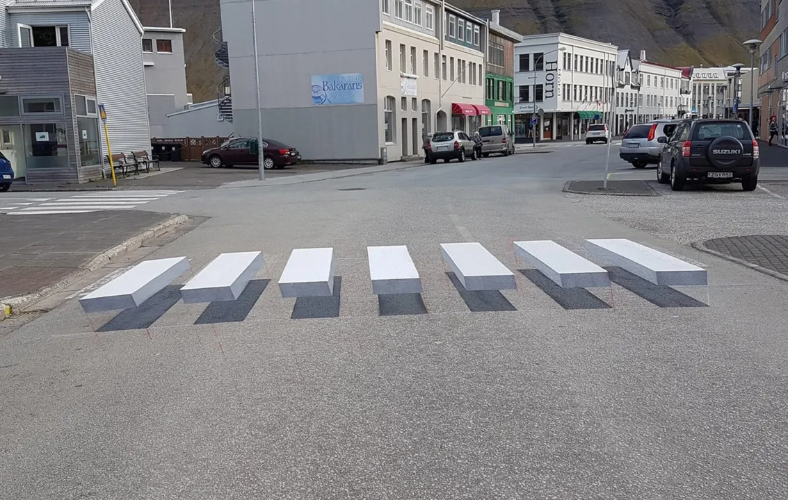 Faixa de pedestre pinta em 3D na Islândia - Foto: Facebook/Vegamálun GÍH