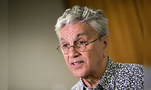 Sem-teto fazem passeata após Justiça cancelar show de Caetano