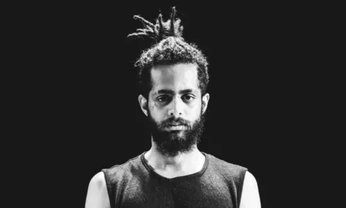 Artista é sedado após atuação ser confundida com surto psicótico