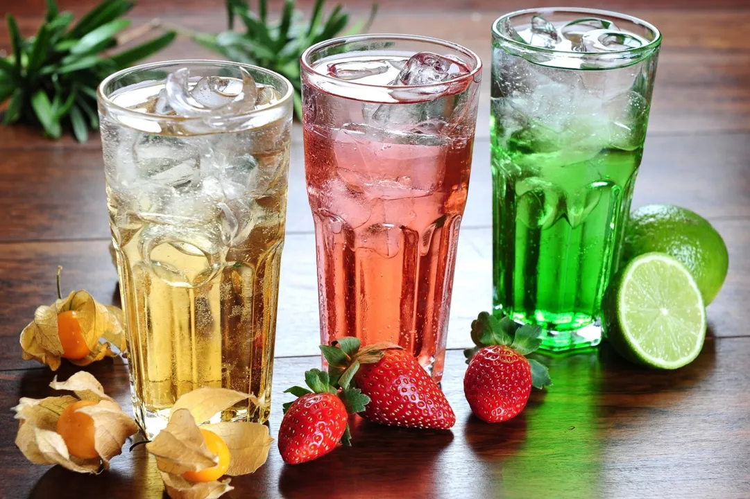 A bebida é vendida nos sabores de amora, morango, limão siciliano, maçã verde, melancia, menta, tangerina, kiwi, amarena e manga (divulgação)