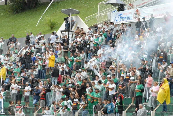O Estádio dos Pássaros voltará a sediar os jogos do Arapongas no Paranaense da Terceira Divisão - Foto: Arquivo/TN