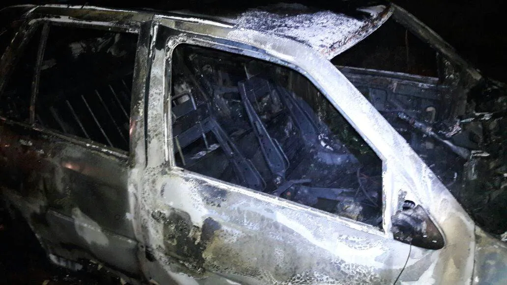 Veículo foi encontrado em chamas. (FOTO - reprodução/Rede Massa)
