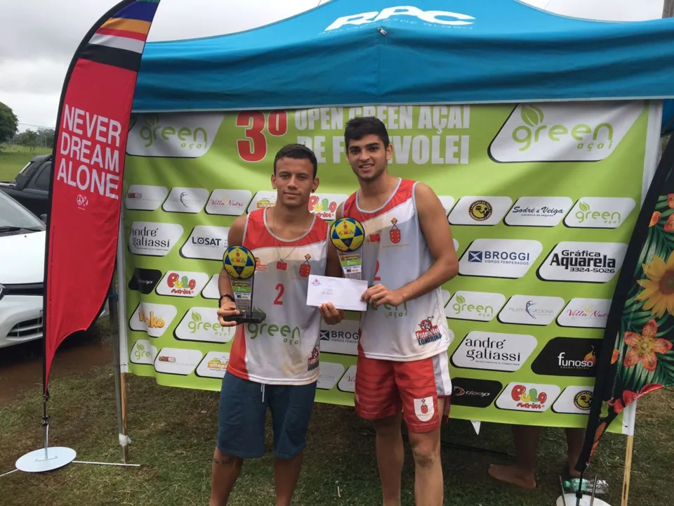 Caio e Jajá foram vice-campeões na categoria intermediária em Londrina - Foto: Divulgação