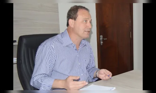 Após município ser citado em lista de alerta do TC, ex-prefeito Carlos Gil critica atual administração 