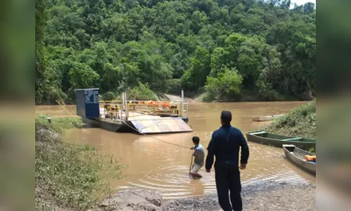 
							Marinha lacra balsa no Vale do Ivaí ao constatar irregularidades e riscos
						
						