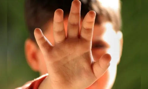 Professora é suspeita de afogar crianças em vaso sanitário