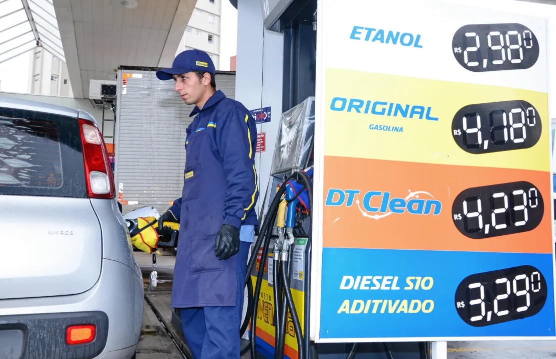 O preço médio da gasolina em Apucarana é de R$ 4,18 (Delair Garcia)