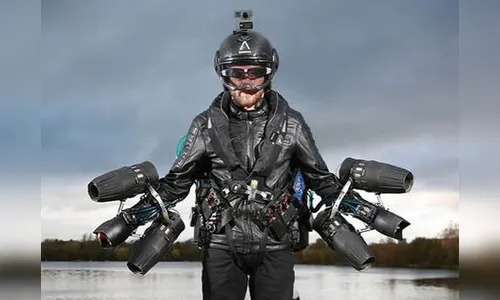 'Homem de Ferro da vida real' bate recorde de velocidade em voo com roupa a jato; veja vídeo