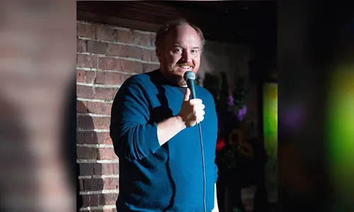 Louis C.K. é acusado por mulheres de se masturbar diante delas, diz 'New York Times'