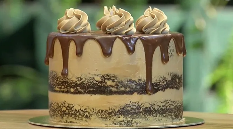 ​Drip Cake de Chocolate com Doce de Leite​