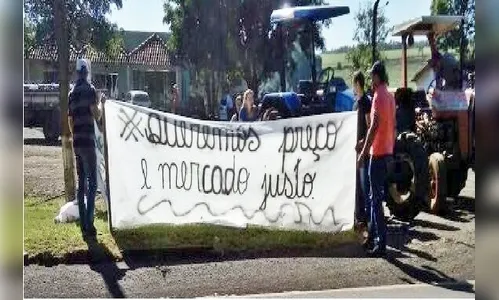 Produtores reclamam do baixo preço pago pelo leite durante protesto