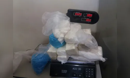 PM prende traficante com mais de 8kg de cocaína, armas e dinheiro falso