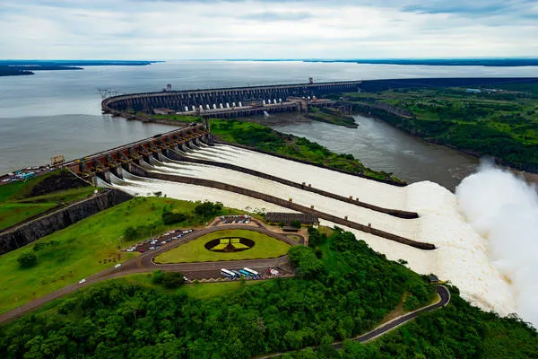 A inauguração oficial da usina de Itaipu ocorreu em 5 de novembro de 1982 (Foto: Divulgação)