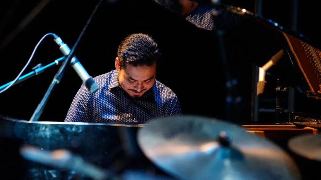 Thiago Ueda é pianista e faz show no Sesc Apucarana e no Cine Teatro Fênix, no dia 22 de novembro (divulgação)