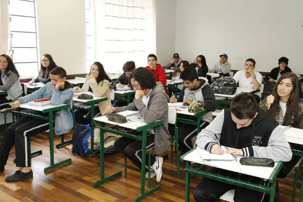 As rematrículas na rede estadual de ensino vão até o dia 1º de dezembro.