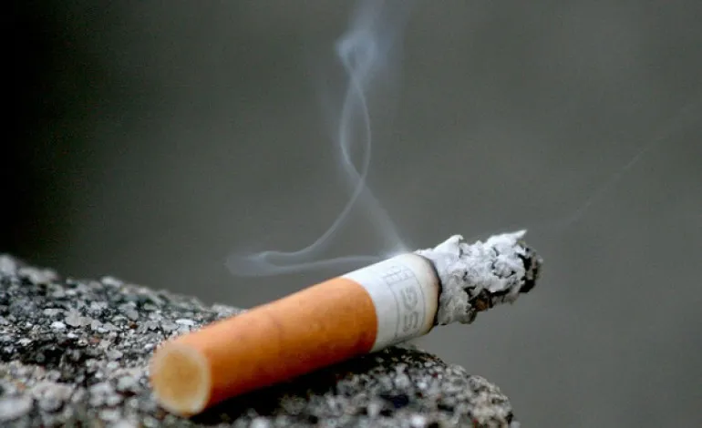 Síndico indignado com bituca de cigarro diz que fará análise de DNA para punir o fumante