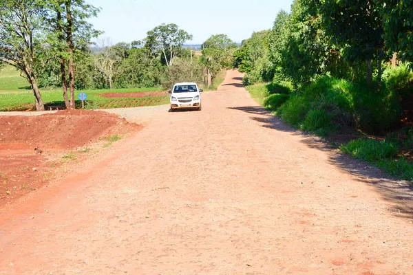 Estrada do Araguari tem fluxo constante de veículos (Delair Garcia)