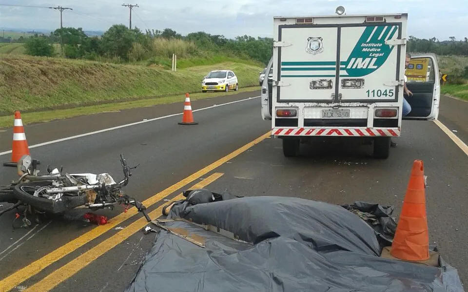 Uma pessoa morreu após acidente entre uma carreta e uma moto. Foto: Whatsapp