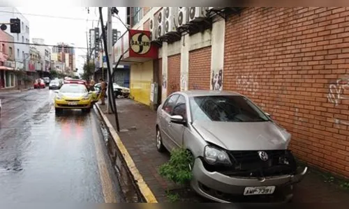 
							Acidente no centro de Apucarana deixa mulher ferida
						
						