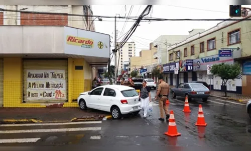 Acidente no centro de Apucarana deixa mulher ferida