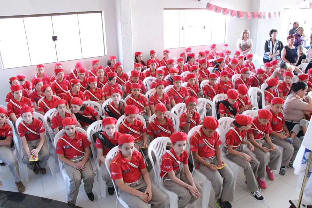 Cento e trinta alunos formaram-se no projeto no domingo, em Arapongas. Foto: Assessoria