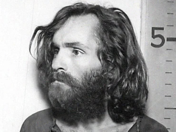 Assassino Charles Manson morre aos 83 anos nos Estados Unidos