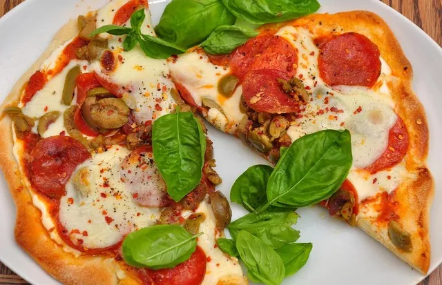 Aprenda a fazer uma massa de pizza a base de couve-flor