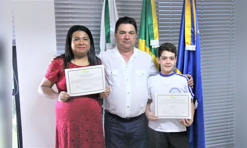 Prefeito recebe participantes de Concurso Brasileiro de Poesia