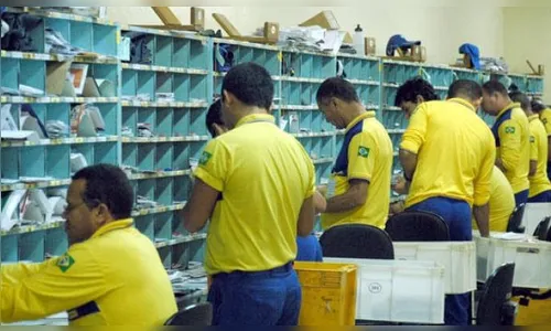 Trabalhadores dos Correios fazem assembleia nesta terça-feira para discutir greve