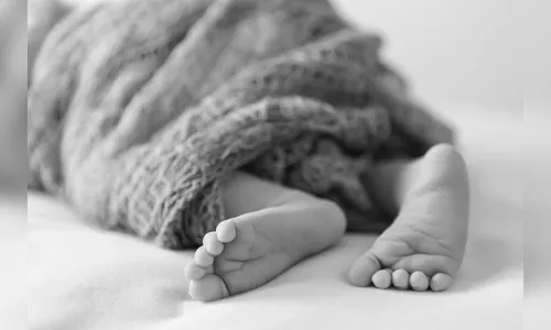 Bebê de um ano morre após ser estuprada por vizinho 