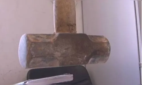 Mulher é assassinada a marretadas na frente da filha de 11 anos