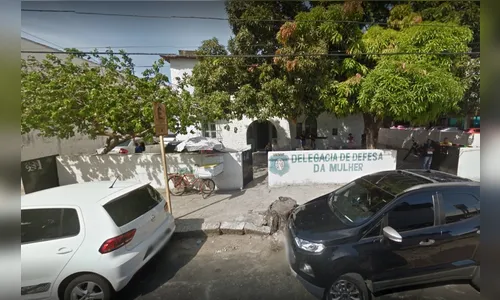 Adolescente de 15 anos é estuprado pela mãe e pelo padrasto