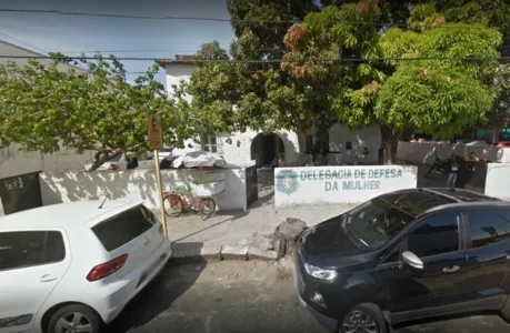 Casso foi registrado na Delegacia de Defesa da Mulehr, onde funciona o plantão da Delegacia de Defesa da Criança e do Adolescente  - Foto: Google Street View