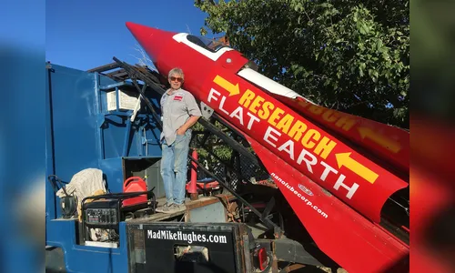 Motorista americano se lança em foguete para tentar provar que Terra é plana
