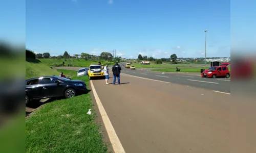 
							Carros colidem na PR-444 em Mandaguari
						
						