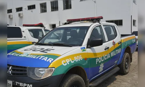 Mulher reúne amigas, invade casa e agride ex-marido e atual esposa dele