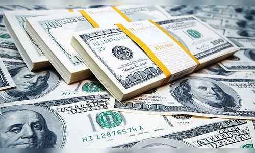 Dólar fecha em alta pelo sexto pregão consecutivo e atinge R$ 4,055