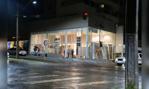 
							Vendaval destelha casas e causa prejuízos no Vale do Ivaí
						
						