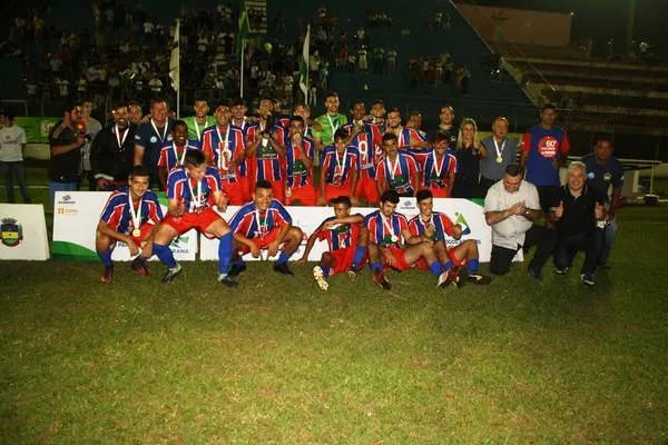O futebol de Apucarana voltou a ser campeão depois de 35 anos - Foto: Divulgação
