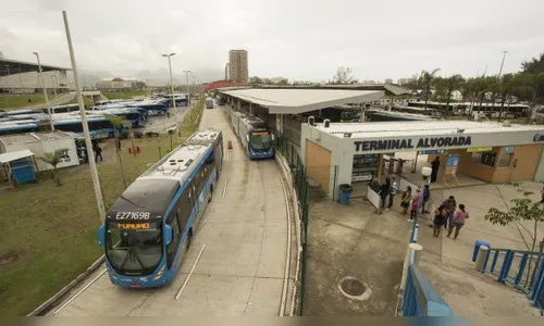 Passageira de ônibus acusa homem de ejacular em suas pernas dentro do coletivo no RJ