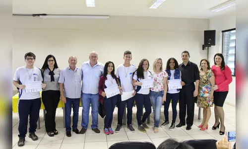 Arapongas premia alunos que se destacaram em Olimpíada de Astronomia e Astronáutica