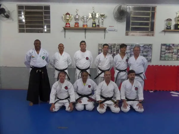 Karatecas da "Caminho Livre" foram aprovados em evento realizado em Guaratuba - Foto: Divulgação