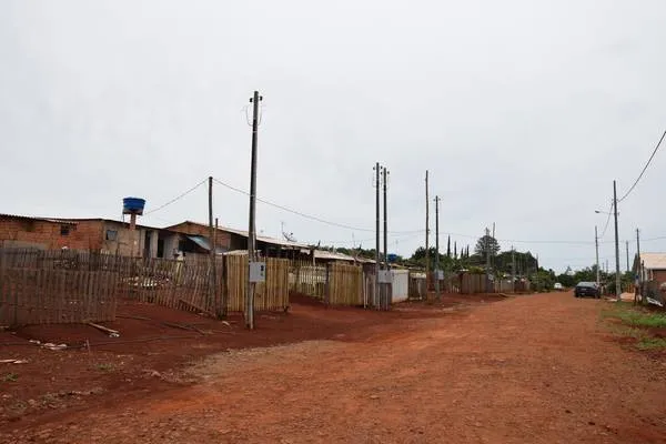 Bairro ganha energia elétrica após 4 anos